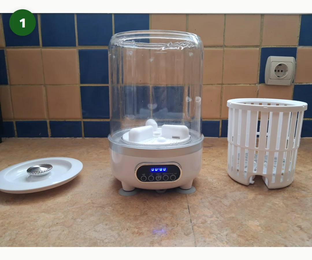 Placez le panier, ajoutez de l'eau et un peu de savon