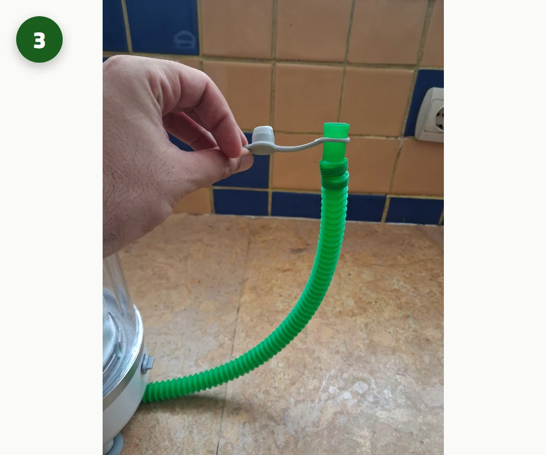 Videz l'eau avec le tuyau et vos vêtements sont propres